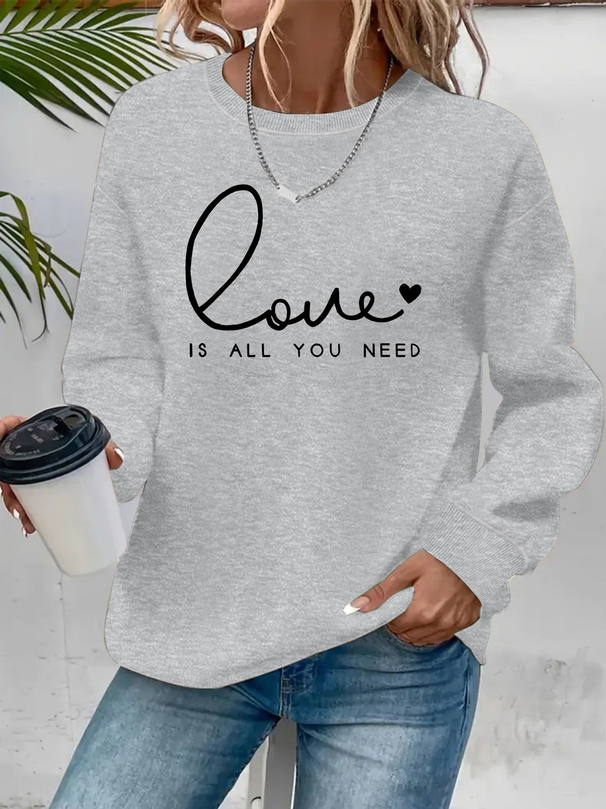 Sweat femme ample à col rond « Love is what you need »