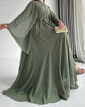 Robe longue verte en mousseline à manches longues et ceinture
