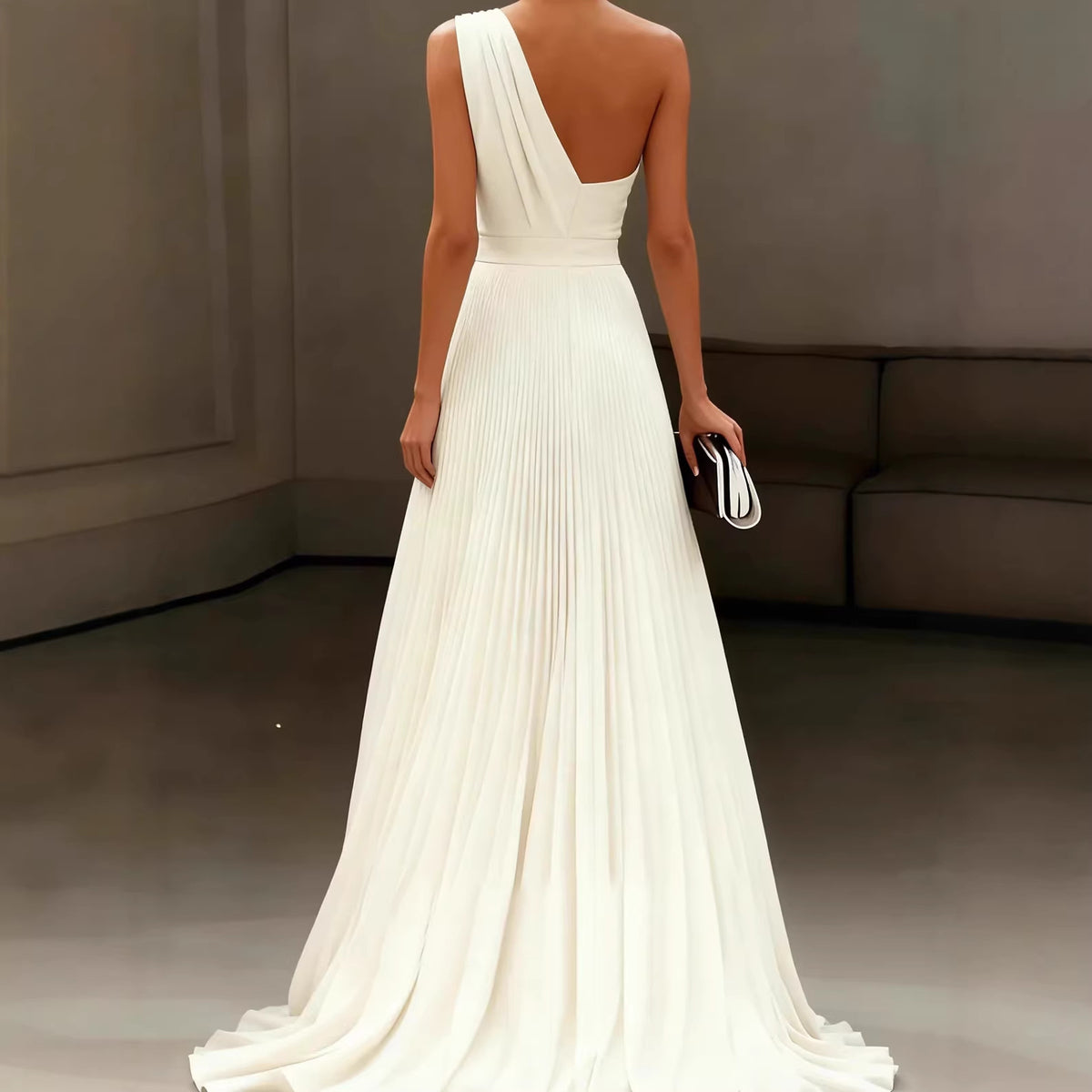 Robe longue blanche plissée à une épaule