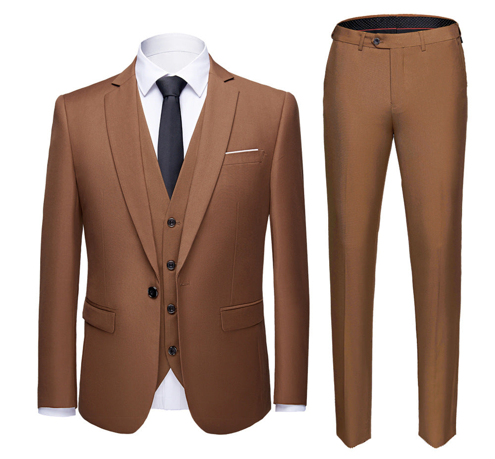 Costume homme trois pièces à coupe ajustée