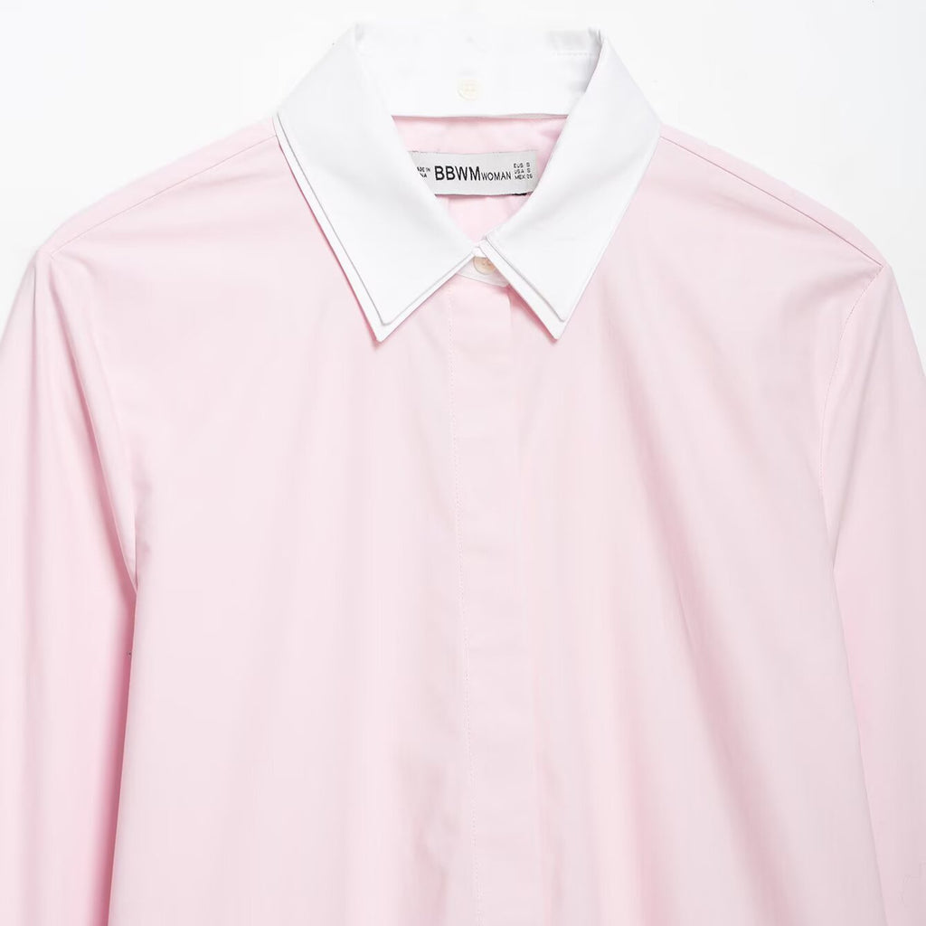 Chemise femme rose à col et poignets blancs contrastants