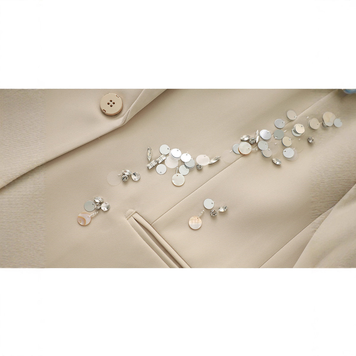 Tailleur pantalon femme à ornements brillants – Ensemble deux pièces