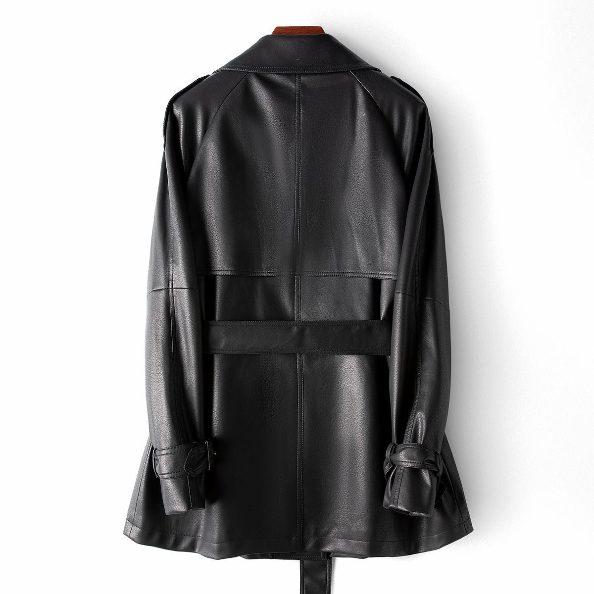 Manteau court femme noir ceinturé, style trench