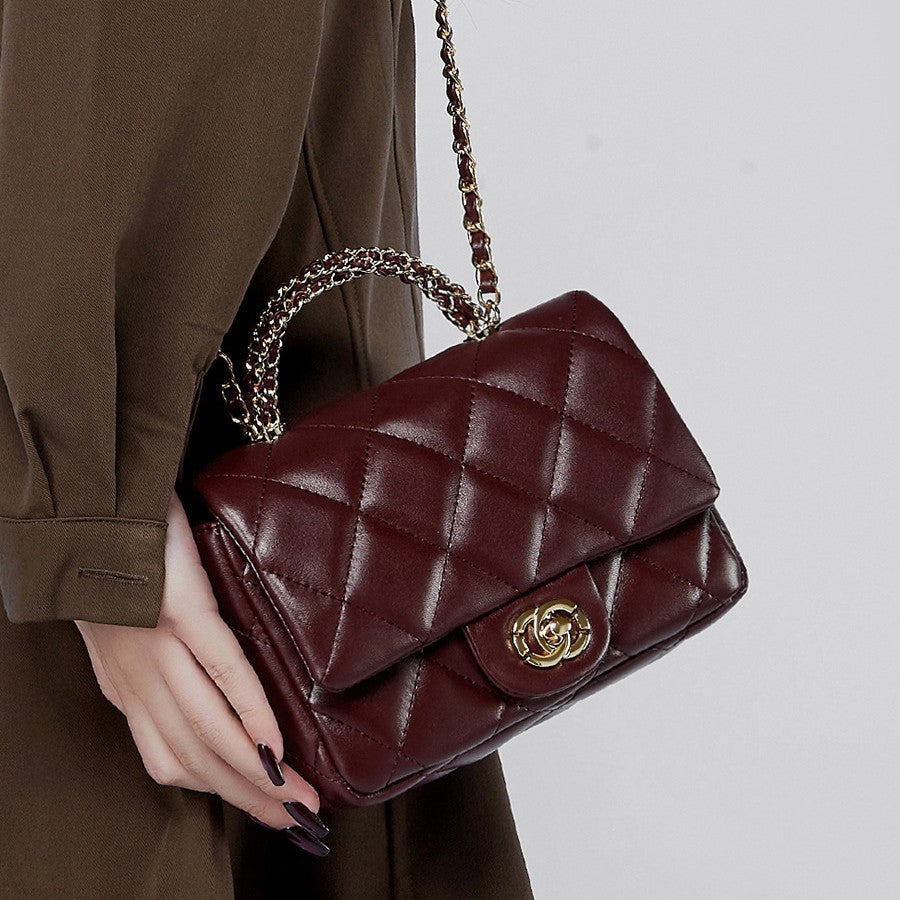 Quilted Handbag with Metal Chain – Small Size, Urban Minimalist Style