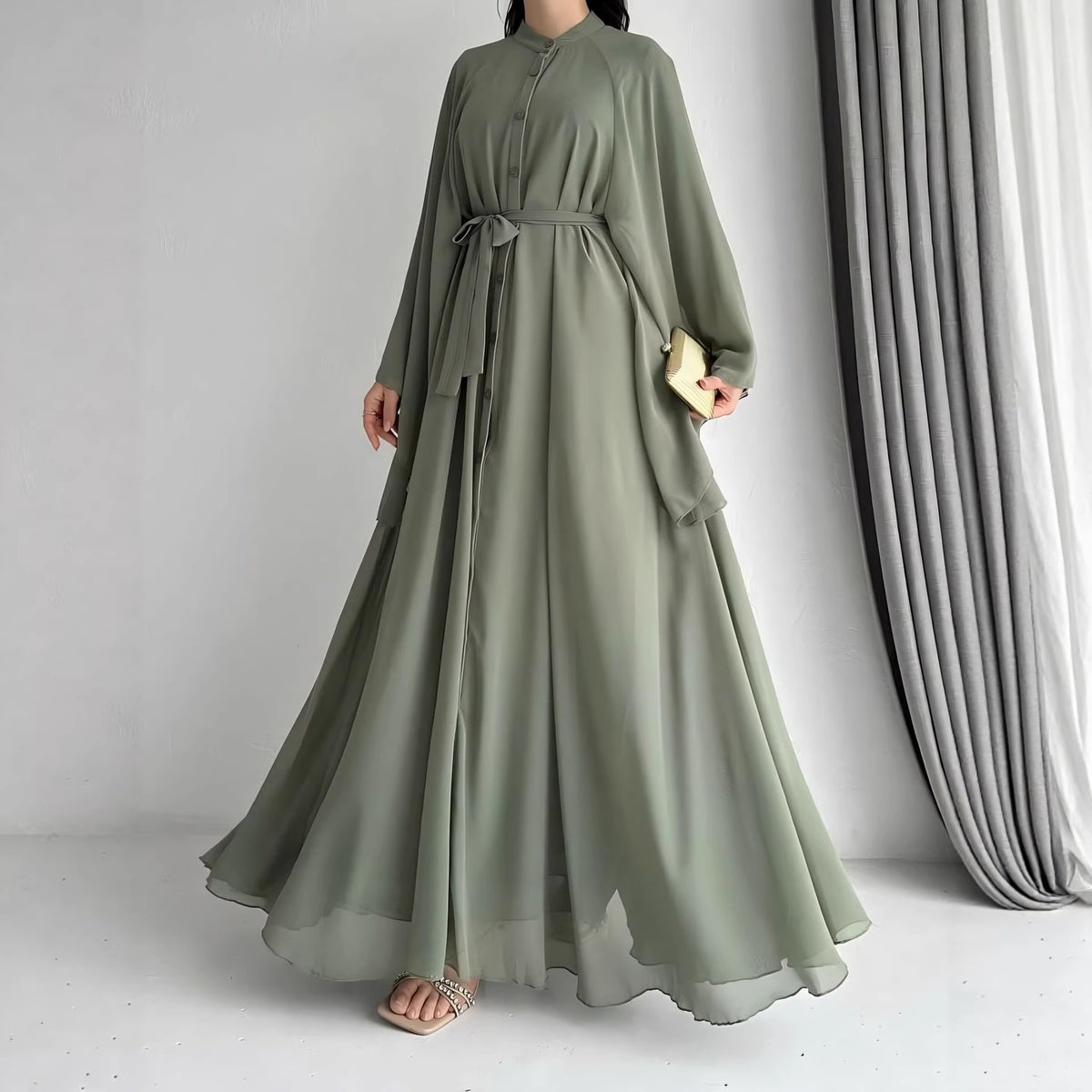 Robe longue verte en mousseline à manches longues et ceinture