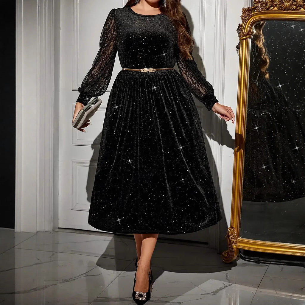 Robe noire en velours et dentelle à manches longues