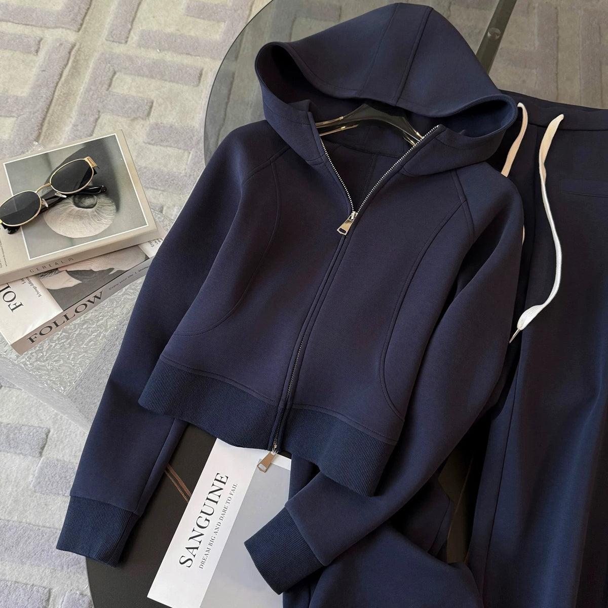 Ensemble femme bleu marine – Sweat à double zip et pantalon droit
