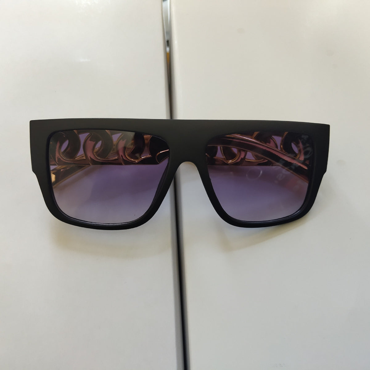 Hip-Hop-Sonnenbrille – schwarzer Rahmen, graue Gläser