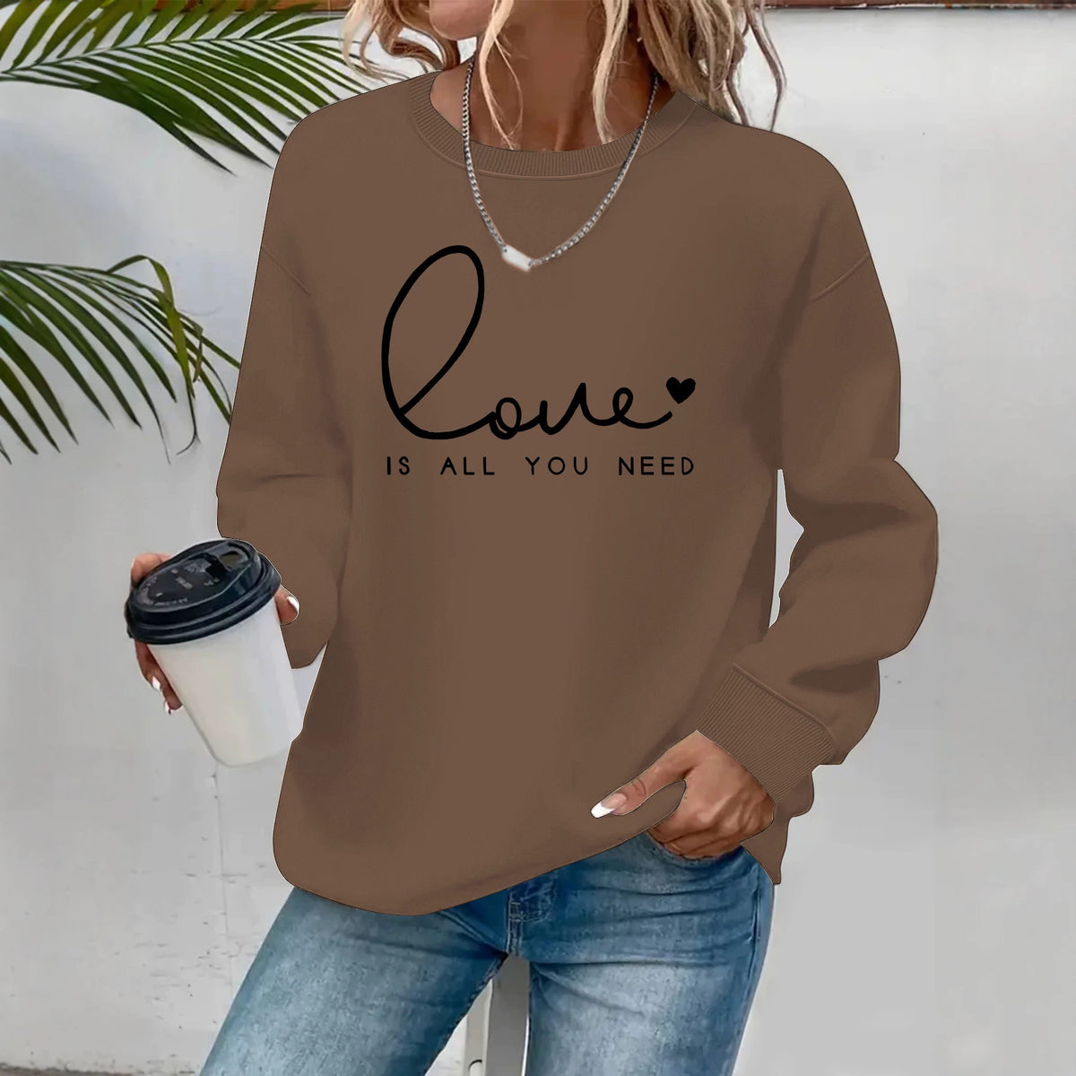 Sweat femme ample à col rond « Love is what you need »