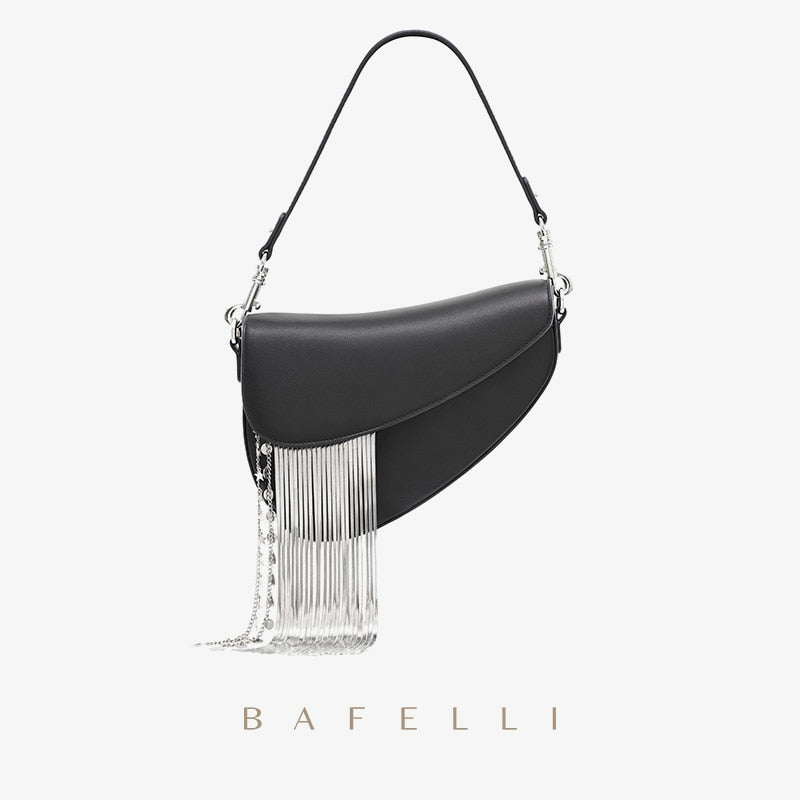 Sac femme en cuir noir asymétrique à franges argentées