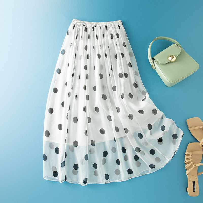 Jupe midi blanche à pois, coupe évasée