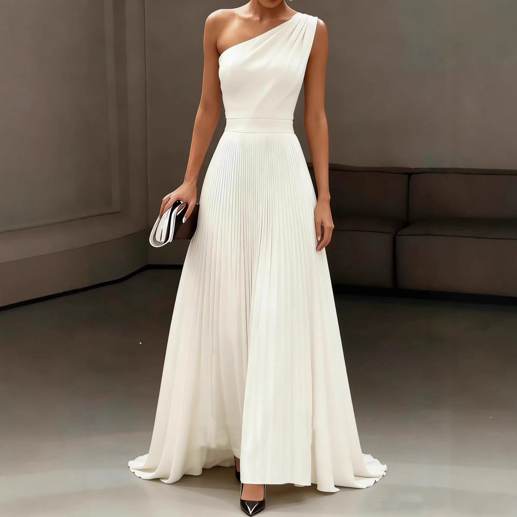 Robe longue blanche plissée à une épaule