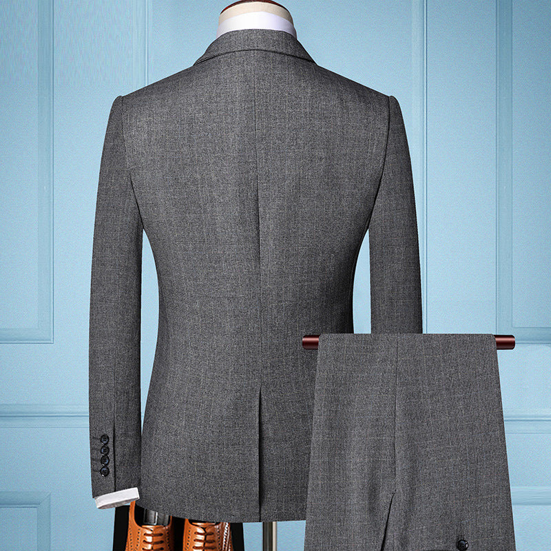 Costume homme trois pièces à coupe ajustée