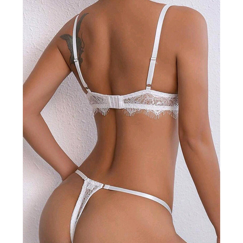 Ensemble lingerie en dentelle florale à bords festonnés