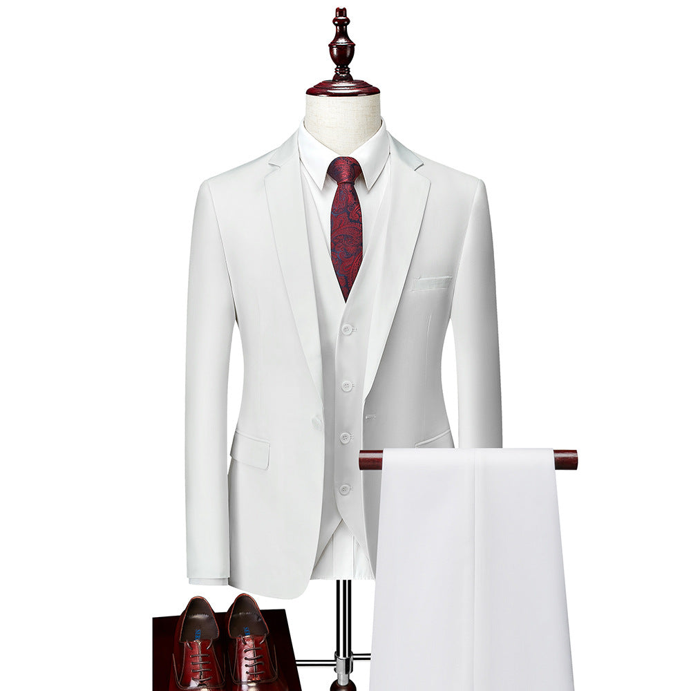Costume homme trois pièces à coupe ajustée