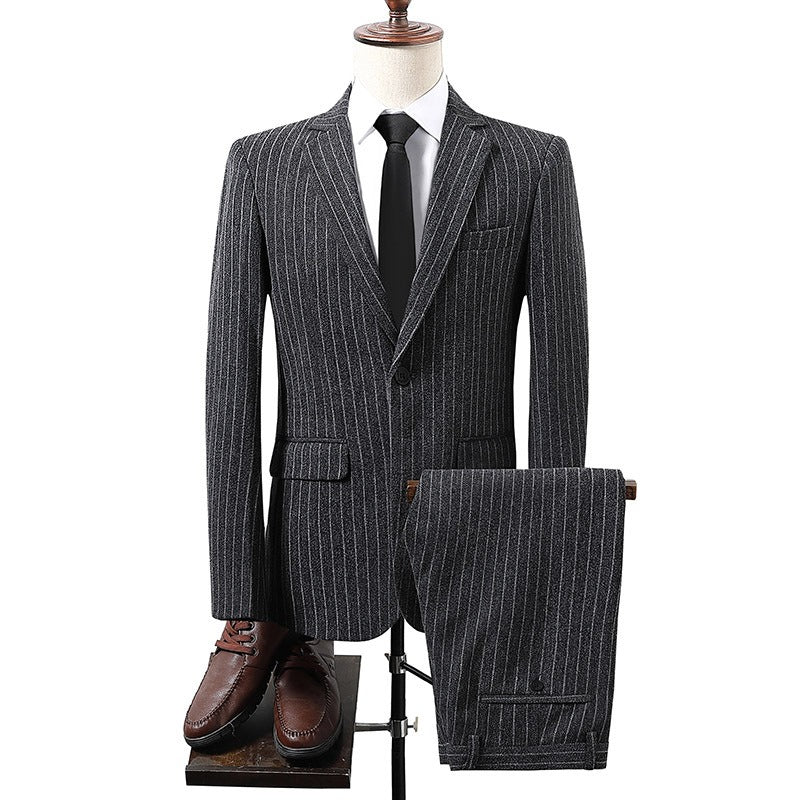 Costume homme deux pièces à fines rayures, veste et pantalon