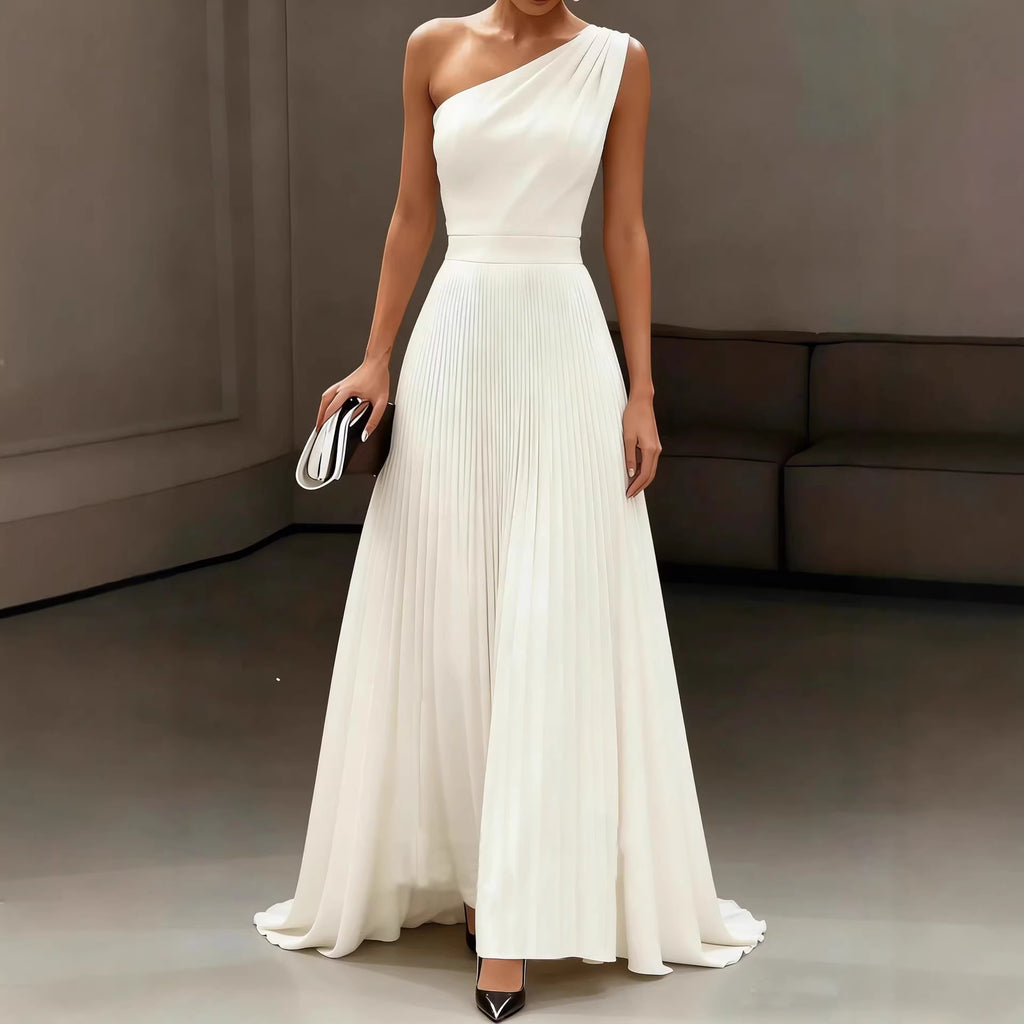 Robe longue blanche plissée à une épaule