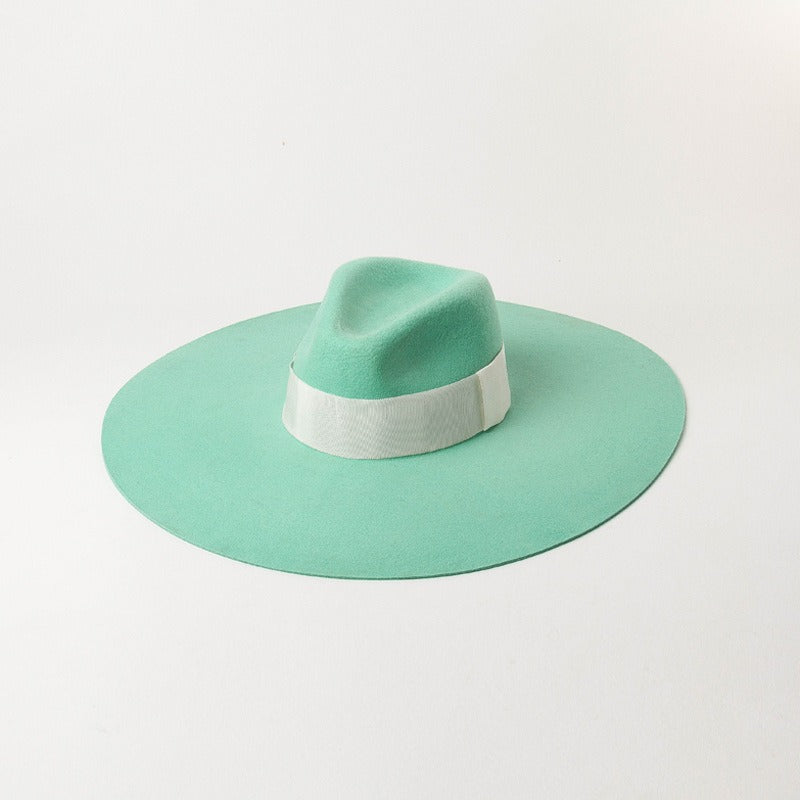Chapeau femme en laine vert menthe à très large bord