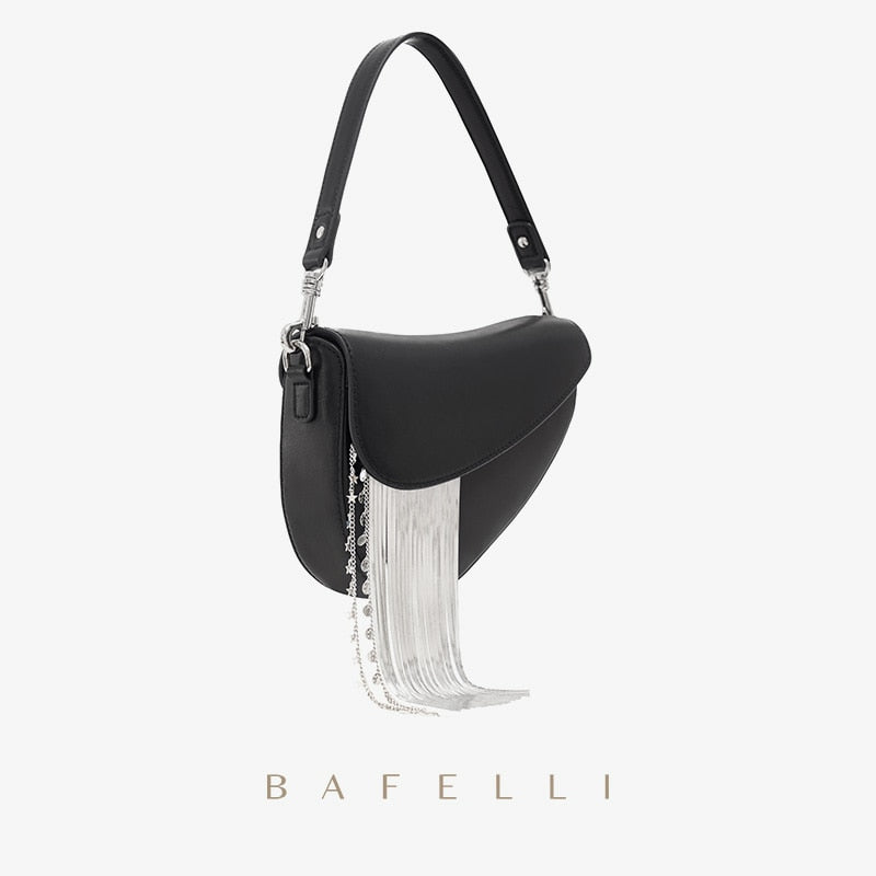 Sac femme en cuir noir asymétrique à franges argentées