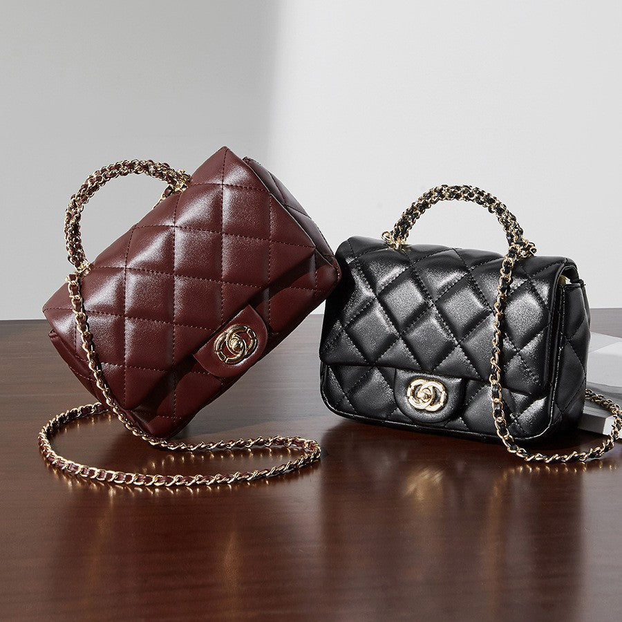 Quilted Handbag with Metal Chain – Small Size, Urban Minimalist Style
