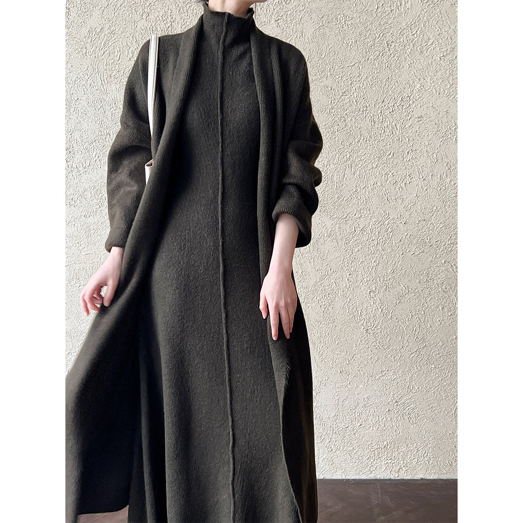 Ensemble femme en maille : robe longue col montant et gilet