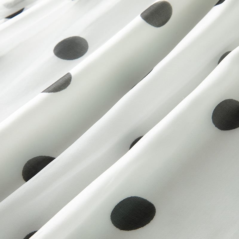 Jupe midi blanche à pois, coupe évasée