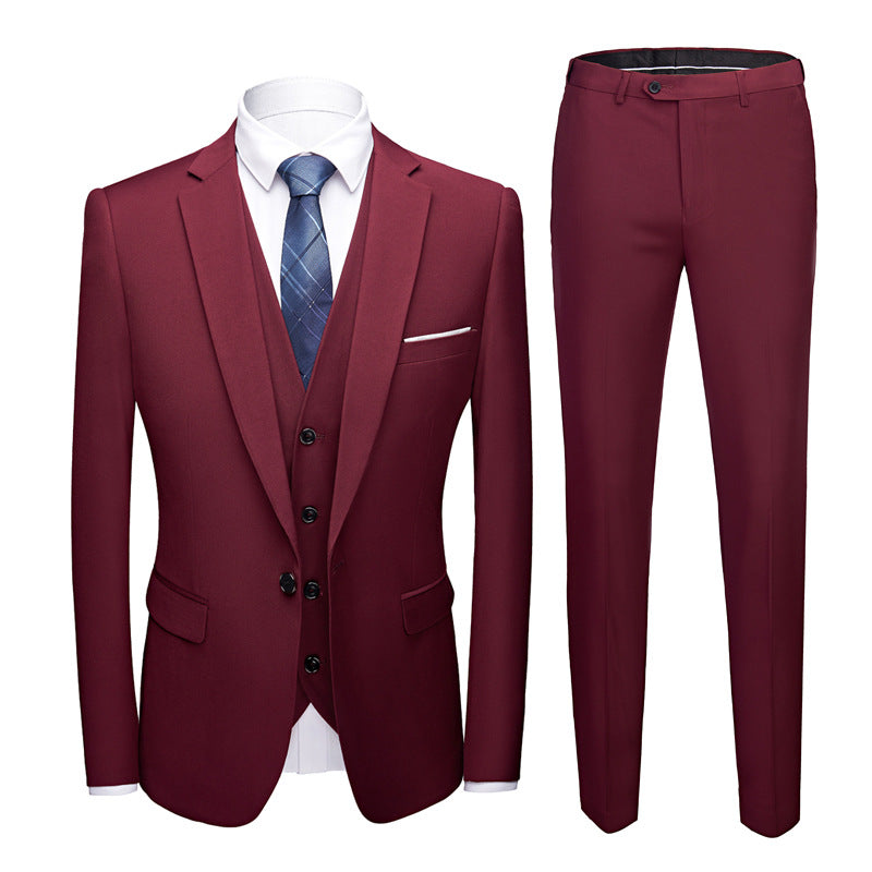 Costume homme trois pièces à coupe ajustée