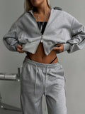 Zweiteiliges Damen-Set – Kapuzenjacke mit Reißverschluss und Hose mit Kordelzug