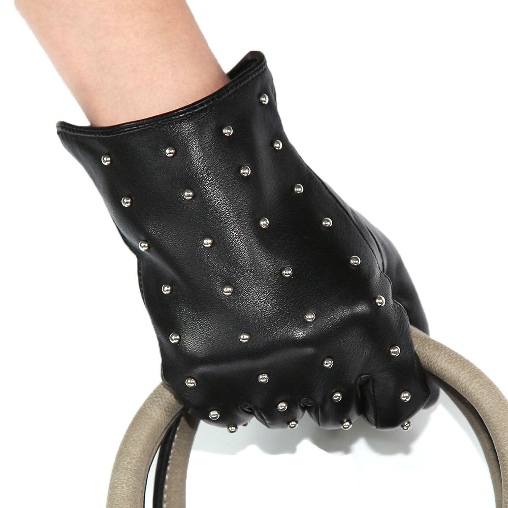 Gants femme en cuir noir à clous argentés
