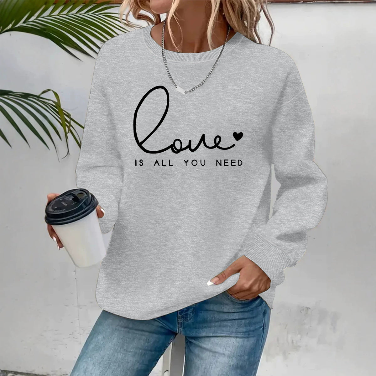 Sweat femme ample à col rond « Love is what you need »