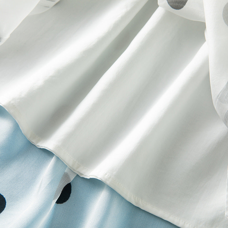 Jupe midi blanche à pois, coupe évasée
