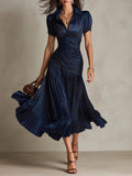 Robe longue à rayures fines et taille froncée