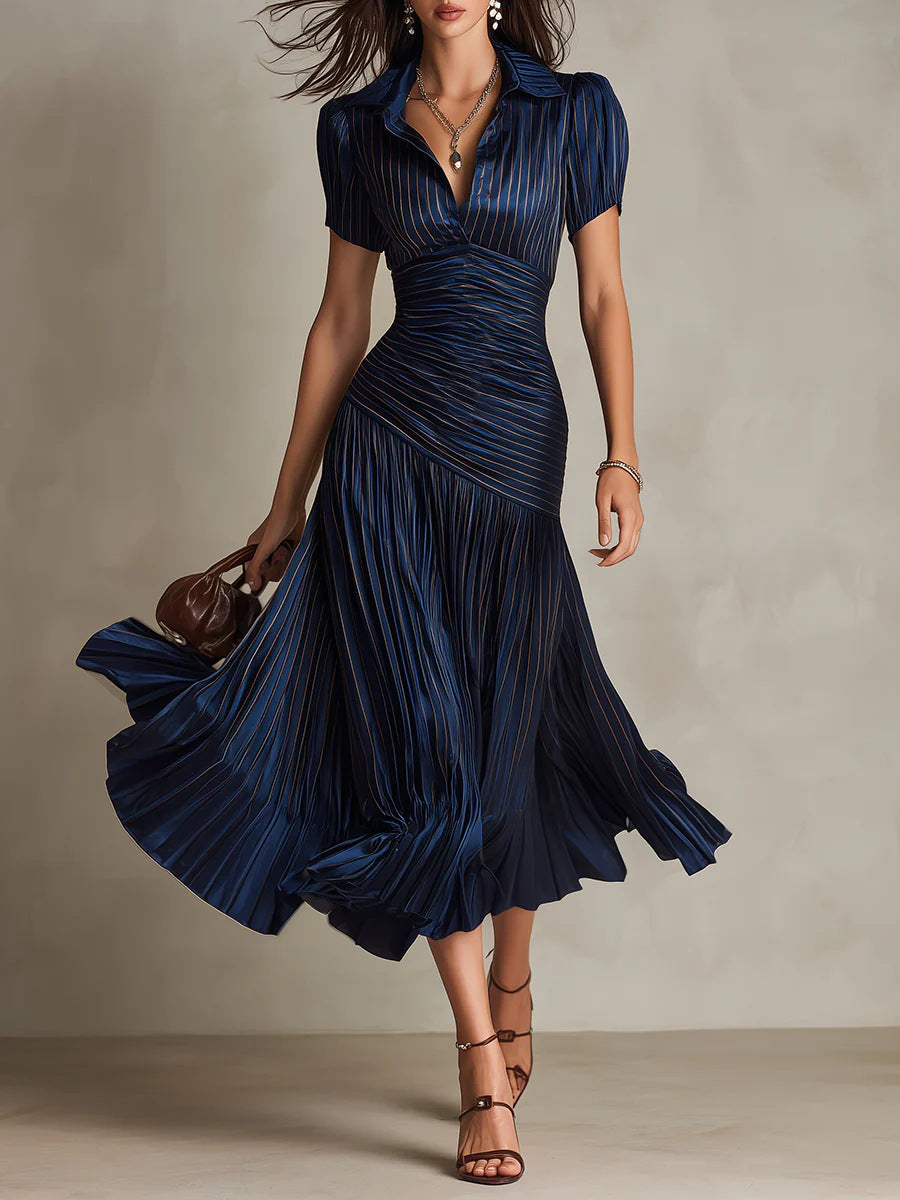 Robe longue à rayures fines et taille froncée