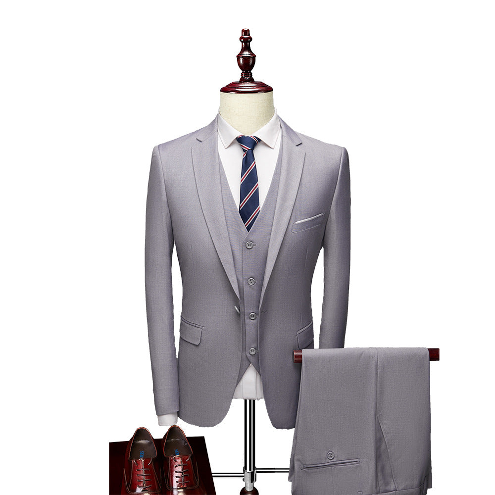 Costume homme trois pièces à coupe ajustée