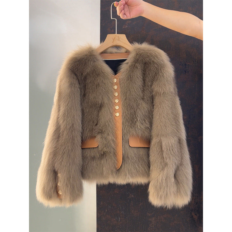 Veste courte femme aspect fourrure à boutons dorés