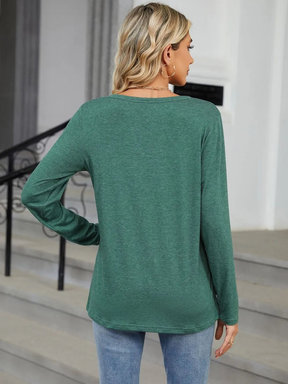 T-shirt femme à col fendu et manches longues
