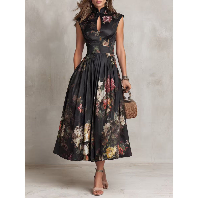 Robe longue noire sans manches à motif floral