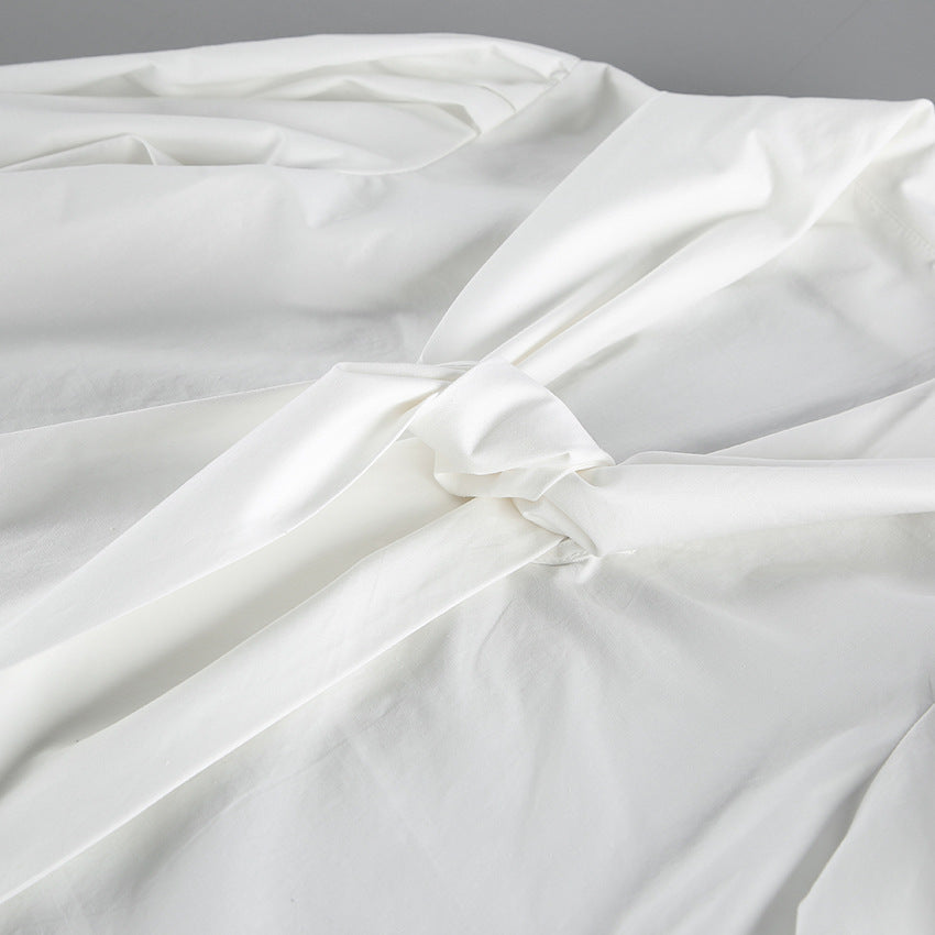 Blouse blanche en coton à grand nœud et manches bouffantes