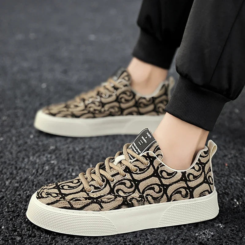 Herren-Sneaker aus Graffiti-Canvas – Vulkanisierte Skateboard-Halbschuhe