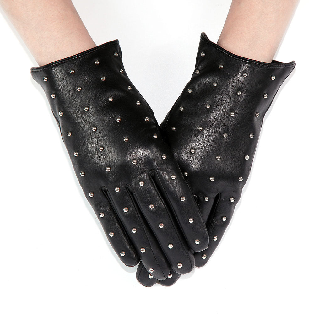 Gants femme en cuir noir à clous argentés