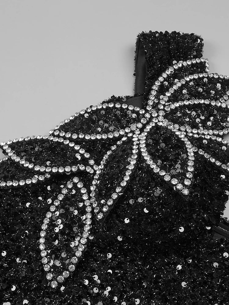Robe de soirée noire à sequins, épaules dénudées et strass