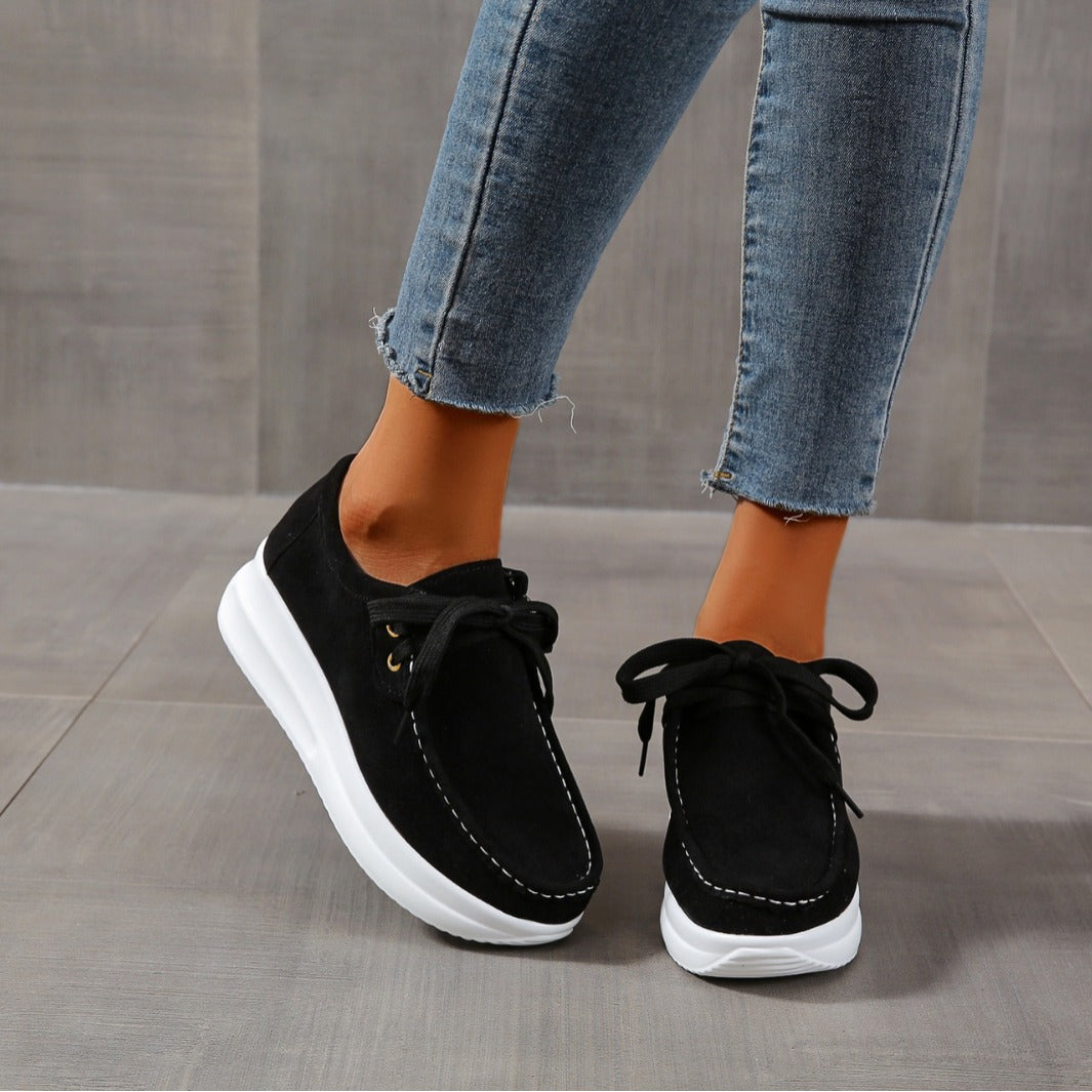 Baskets Casual Femme – Suède, Bout Rond, Semelle Plate, Lacets, Coloris Vifs