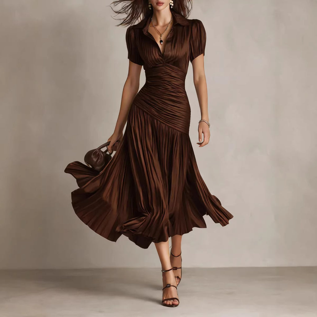 Robe longue à rayures fines et taille froncée