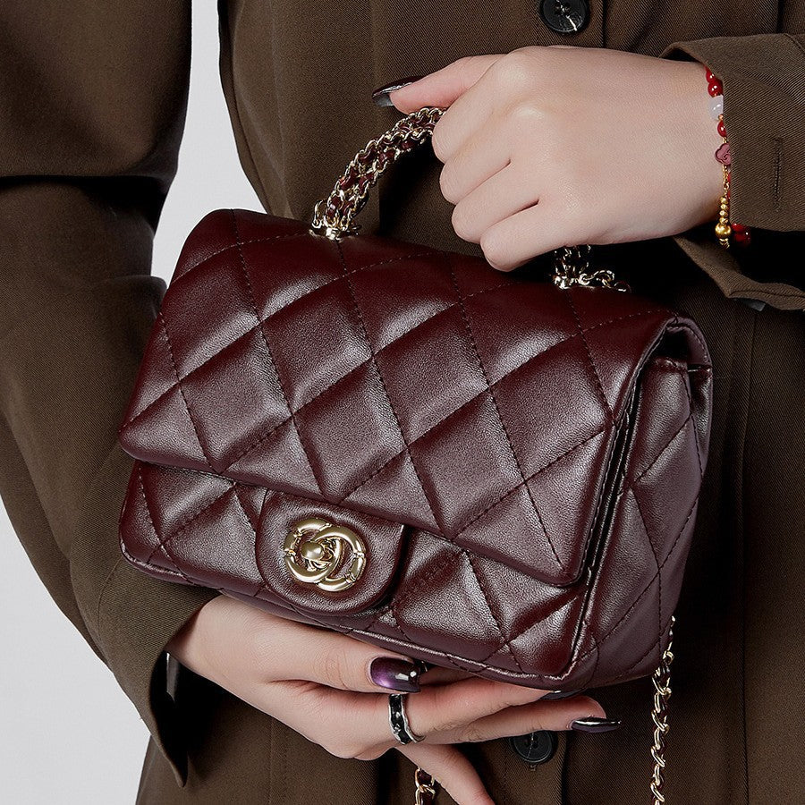 Quilted Handbag with Metal Chain – Small Size, Urban Minimalist Style