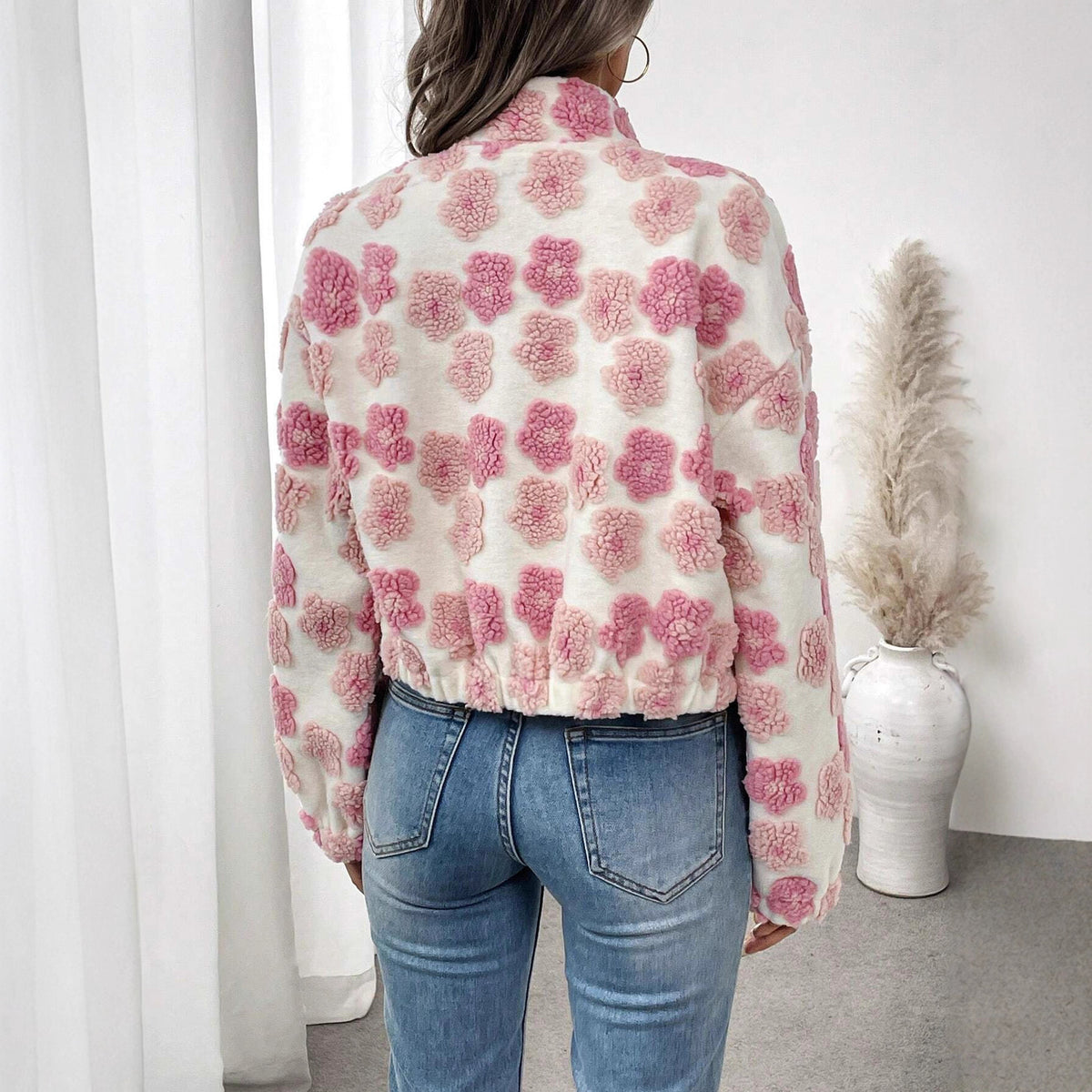 Veste courte femme zippée à fleurs roses en relief