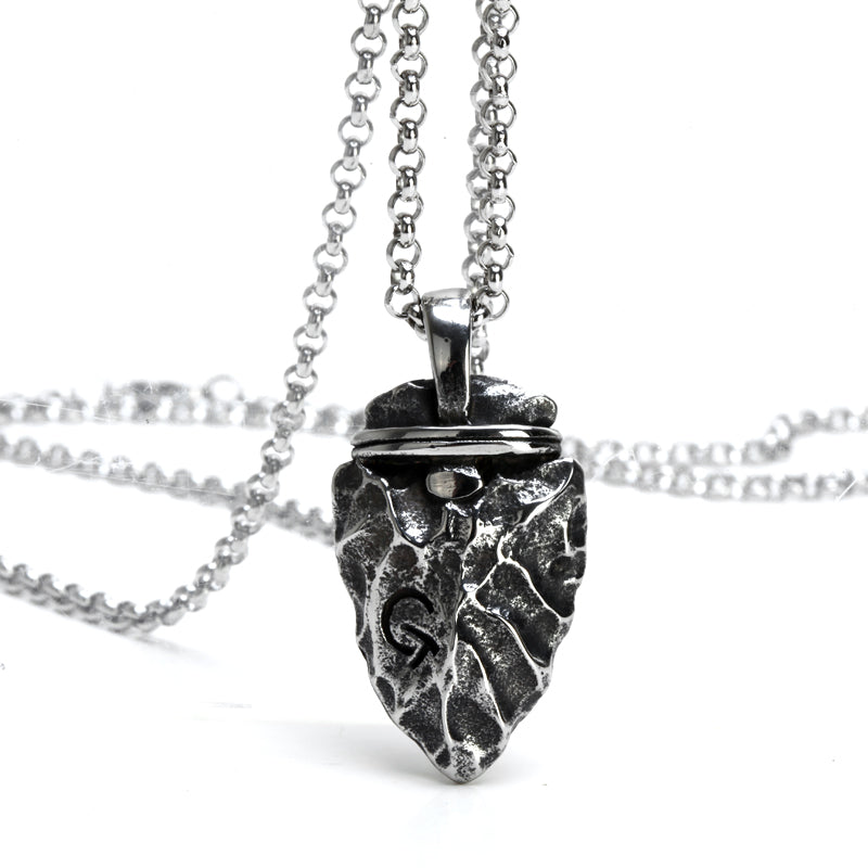 Collier homme à pendentif pointe de flèche argenté