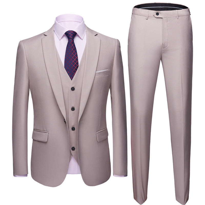 Costume homme trois pièces à coupe ajustée