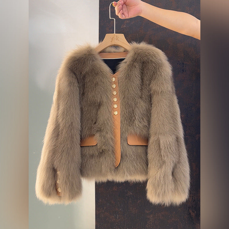 Veste courte femme aspect fourrure à boutons dorés
