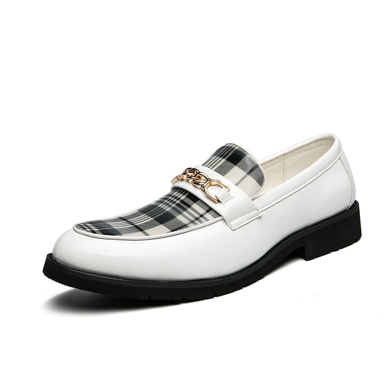 Mocassins homme en cuir à carreaux et chaîne dorée, style luxe italien