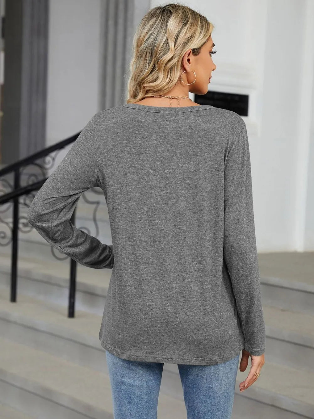T-shirt femme à col fendu et manches longues